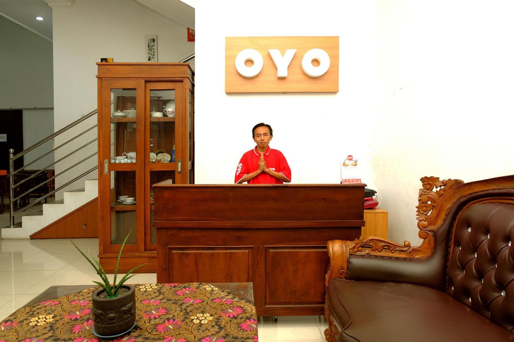 Oyo 350 D' Maktab Homestay Syariah マラン エクステリア 写真
