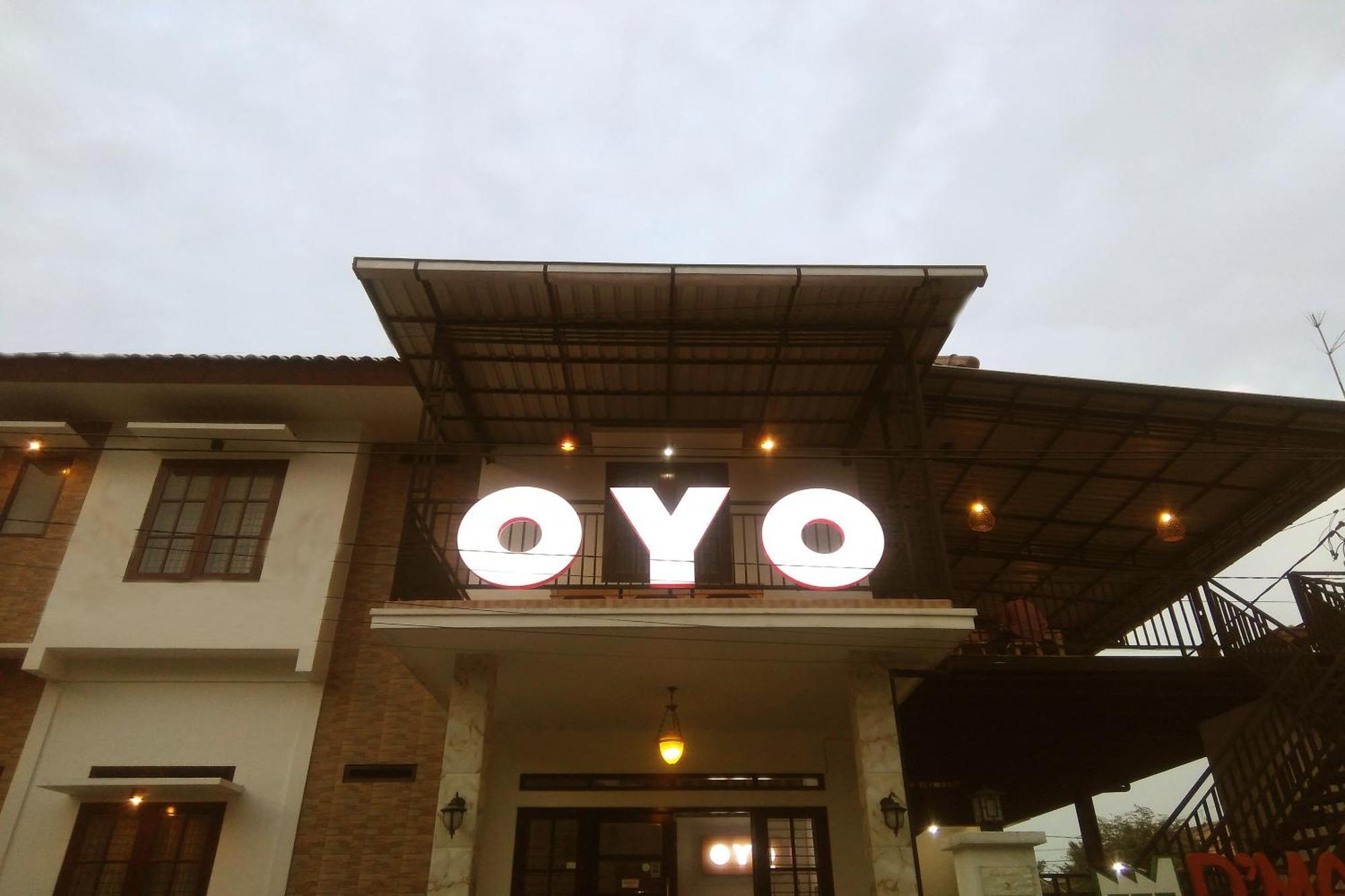 Oyo 350 D' Maktab Homestay Syariah マラン エクステリア 写真