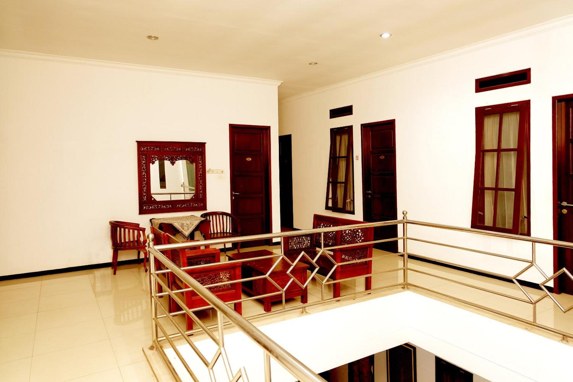 Oyo 350 D' Maktab Homestay Syariah マラン エクステリア 写真