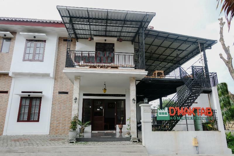 Oyo 350 D' Maktab Homestay Syariah マラン エクステリア 写真
