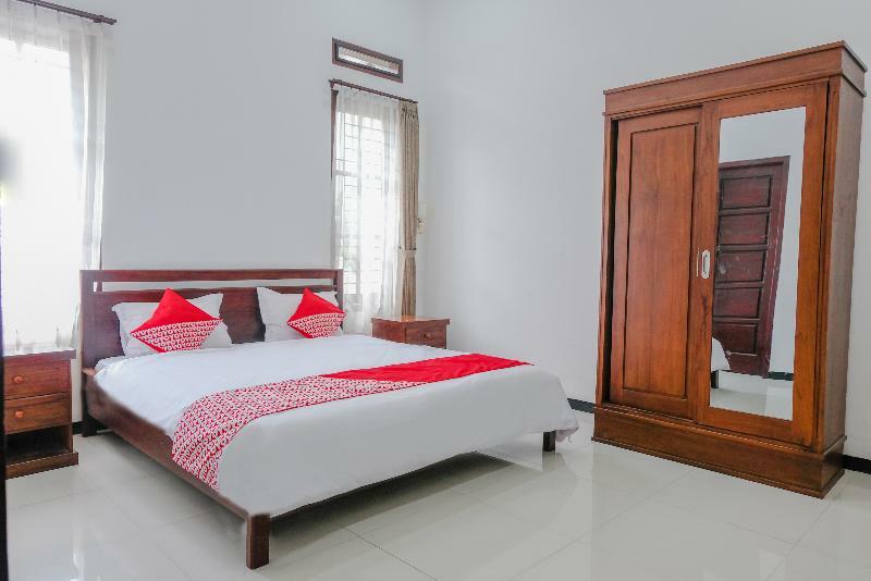 Oyo 350 D' Maktab Homestay Syariah マラン エクステリア 写真