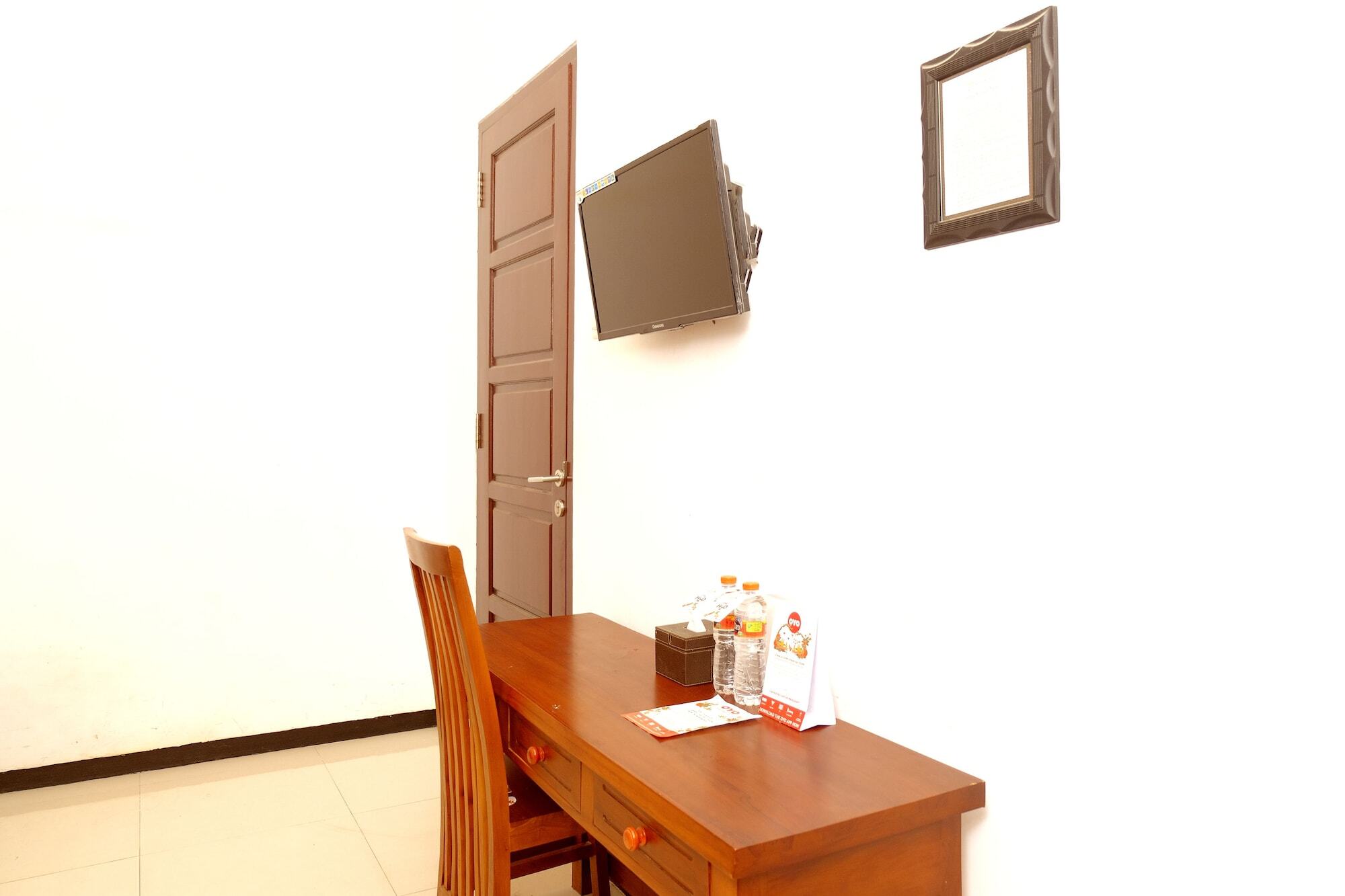 Oyo 350 D' Maktab Homestay Syariah マラン エクステリア 写真